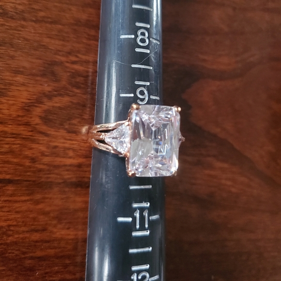 Sparkling CZ Clear Stone Statement Ring Sz 9.75 - Picture 3 of 4